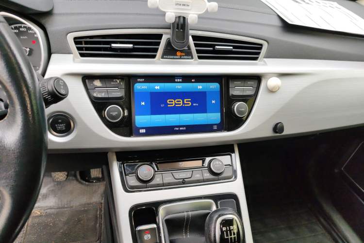 Used Geely Auto Emgrand X7 Sport 2016 2.0L Manual ZhiShang Version Audio And AC Panel