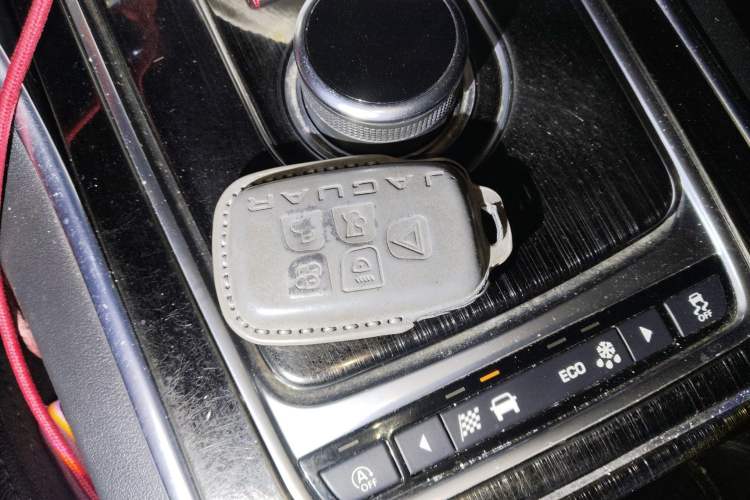 Used Jaguar XFL 2020 XFL 2.0T P200 Two-Wheel-Drive Elite Edition Vehicle Key