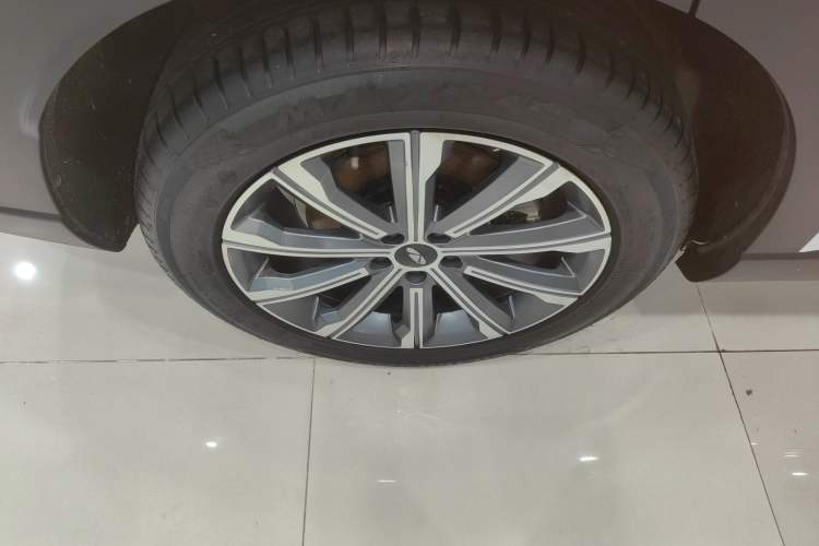 Used Chery Fengyun T9 2024 120 Long-Range Comfort Version 5-Seater with Ternary Lithium Battery Right Rear Wheel Hub