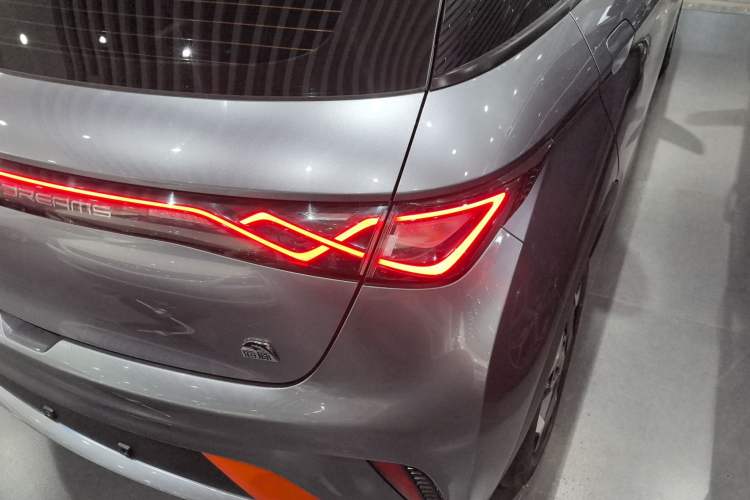 Used BYD Dolphin 2021 405 km Fashion Edition Right Rear Taillight