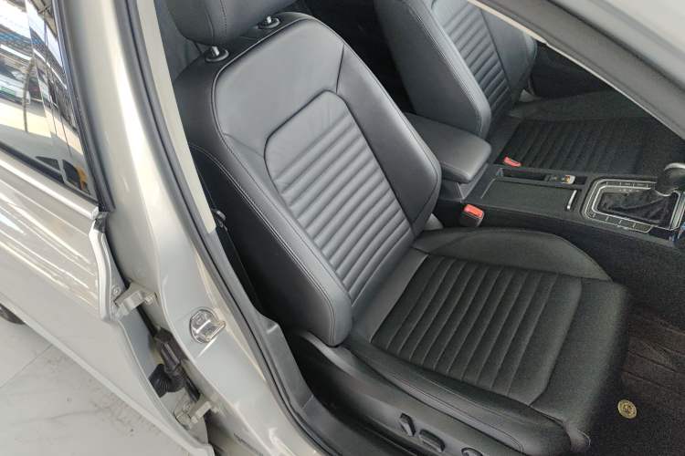 Used Volkswagen Magotan 2017 330TSI DSG Leading Model Right Front Seat