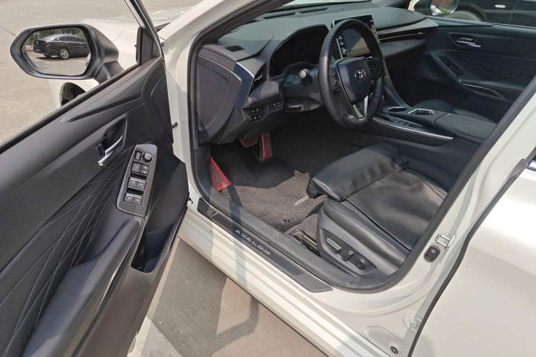 Used Toyota Avalon 2019 Dual-Engine 2.5L XLE Prestige Version China VI Standard