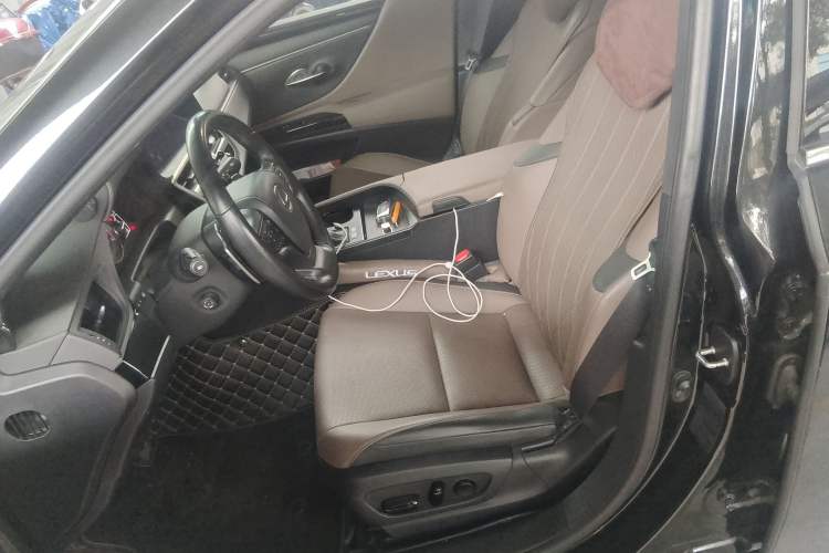 Used Lexus ES 2023 200 Excellence Edition
