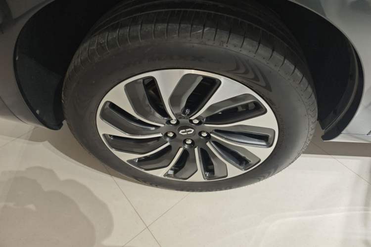 Used Hima AITO M7 2022 1.5T Four-Wheel Drive Luxury Edition Right Rear Wheel Hub