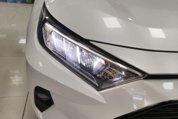 Used Toyota RAV4 2020 Dual-Engine 2.5L E-CVT Two-Wheel Drive Elite Edition Right Front Headlight