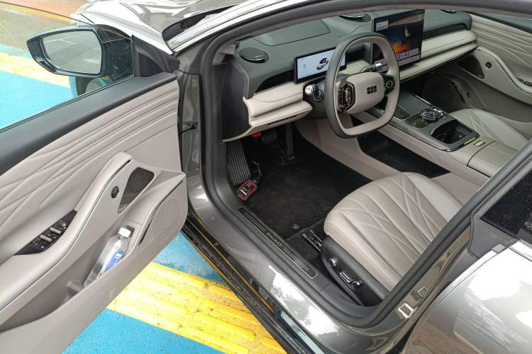 Used Geely Galaxy 8 2025 130km EM-i Flagship Edition Driver Seat