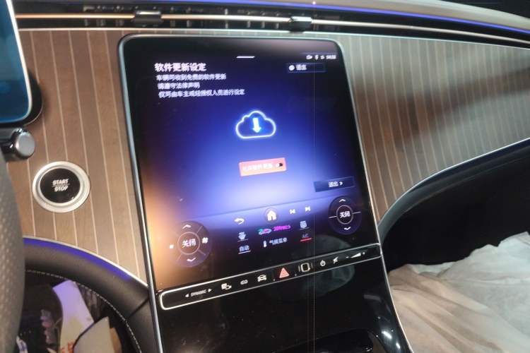 Used Mercedes-Benz EQE SUV 2024 500 4MATIC Pioneer Edition Audio And AC Panel