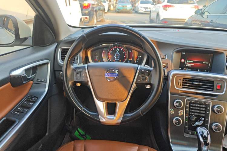 Used Volvo V60 2016 T5 Zhiya Edition
