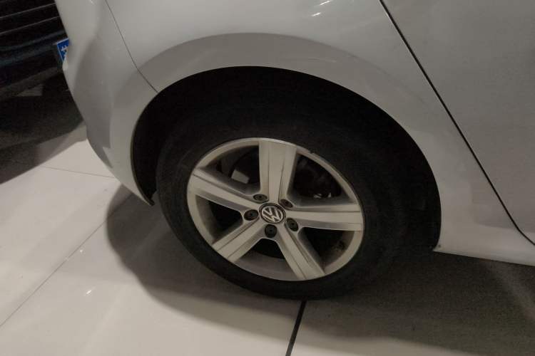 Used Volkswagen Golf 2014 1.4TSI Automatic Luxury Model Right Rear Wheel Hub