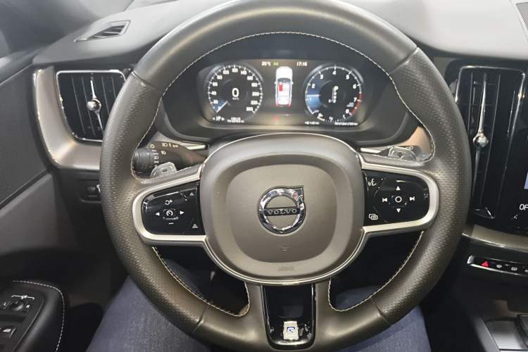 Used Volvo XC60 2018 T5 4x4 Smart & Sporty Edition Steering Wheel