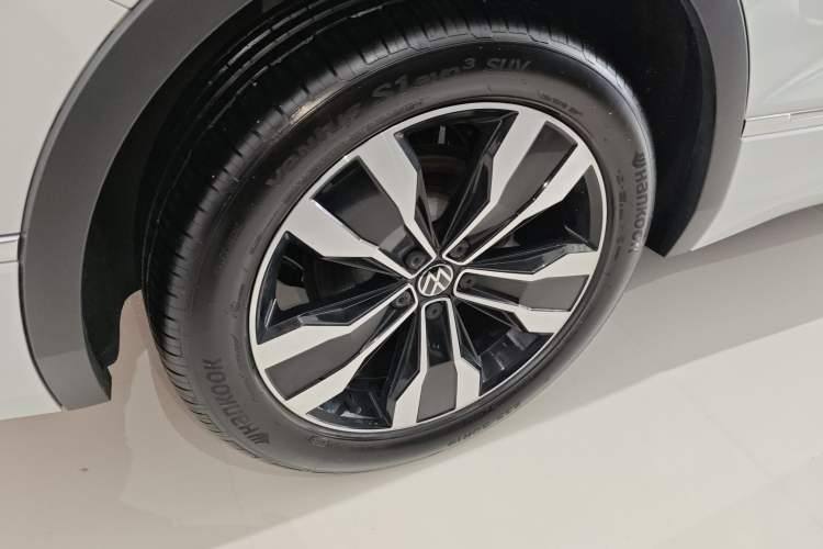 Used Volkswagen Tiguan L 2023 330TSI Automatic Two-Wheel Drive R-Line Enjoyment Edition
