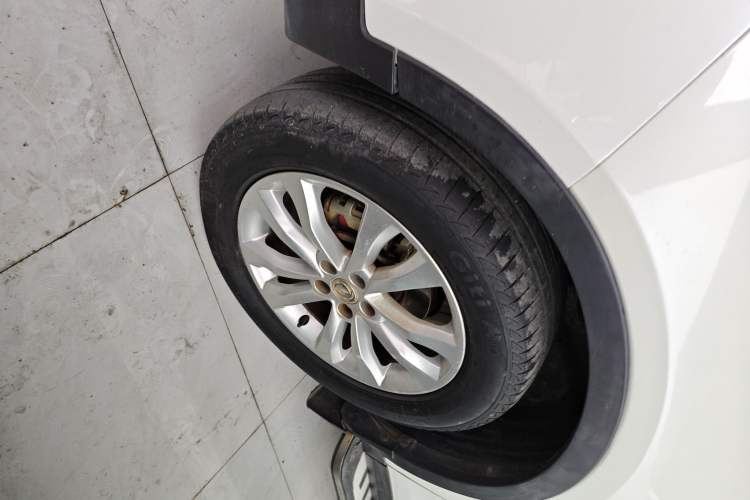 Used Dongfeng Aeolus AX7 2015 2.0L Automatic Zhiyi Trim