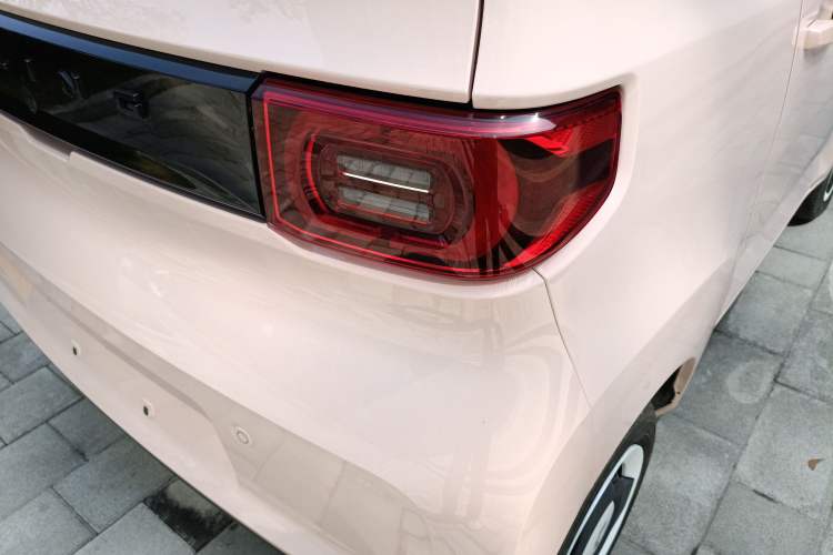Used Wuling Hongguang MINIEV 2022 Macaron Premium Model – Lithium Iron Phosphate Right Rear Taillight