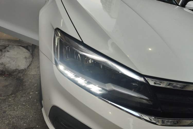 Used Volkswagen Lamando 2019 230TSI DSG Vision Edition China V Standard Right Front Headlight
