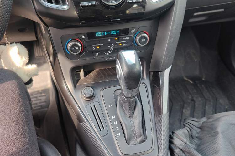 Used Ford Focus 2015 Hatchback 1.6L Automatic Fashion Edition