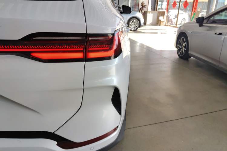 Used BYD Song PLUS New Energy 2023 Champion Edition EV 520KM Flagship Model Exterior 3