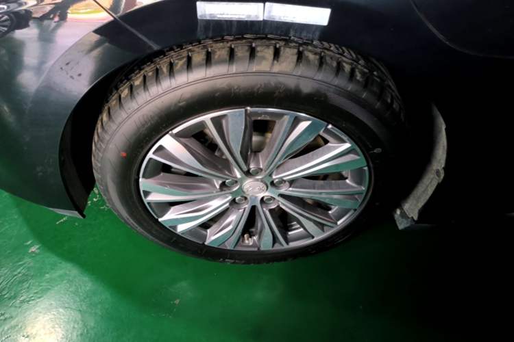 Used Hongqi E-QM5 2022 431 km Charge & Enjoy Edition