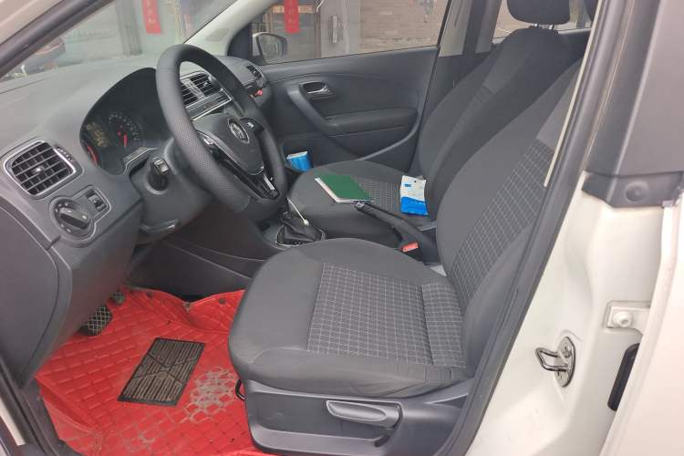 Used Volkswagen Polo 2016 1.6L Automatic Comfort Model