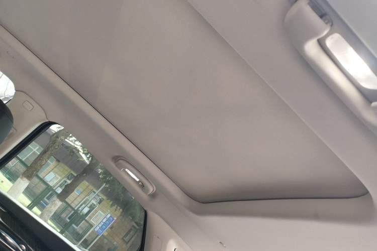 Used Cadillac XT5 2018 28T Four-Wheel Drive Luxury Model Headliner