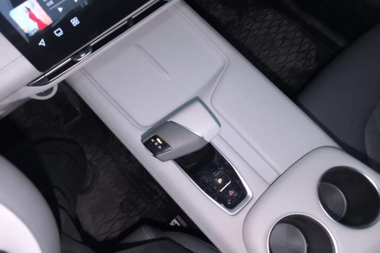 Used Changan UNI-Z New Energy 2024 Blue Whale Smart Electric iDD 125km Beyond Edition
