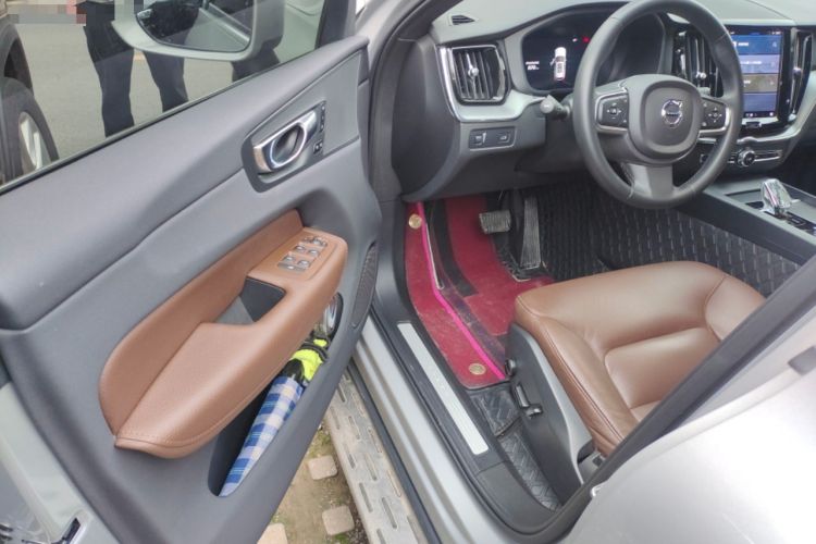 Used Volvo XC60 2022 B5 4x4 Zhiyi Luxury Edition
