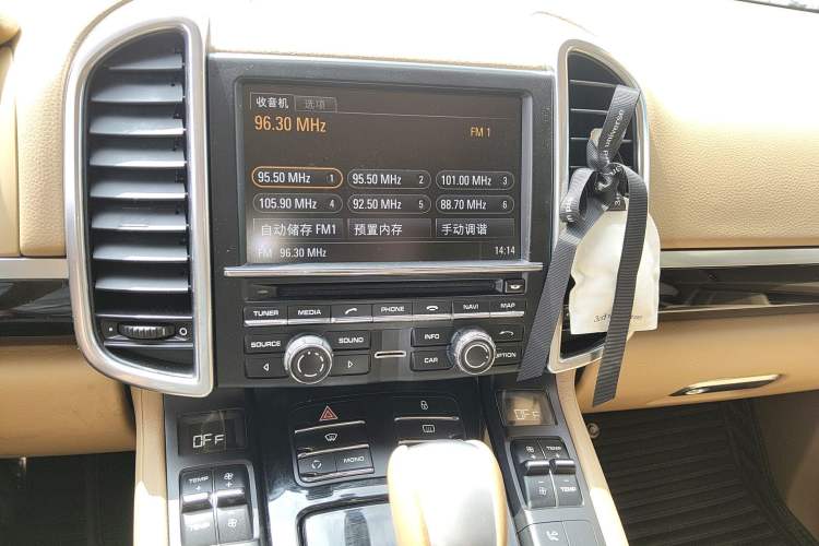 Used Porsche Cayenne 2011 Cayenne 3.0T Audio And AC Panel