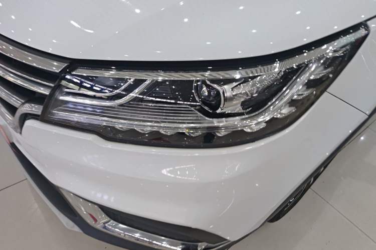 Used Roewe RX3 2020 1.6L CVT 4G Connected Ultra-Cool Flagship Edition Left Front Headlight