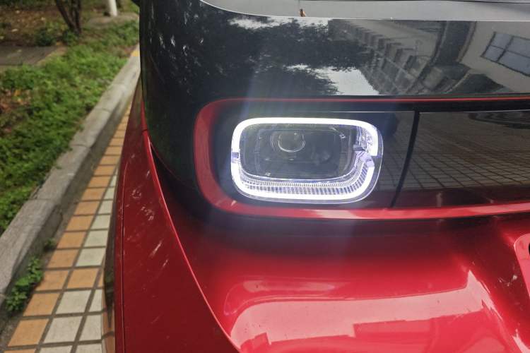 Used Baojun E300 2020 Starry Intelligence Edition Right Front Headlight