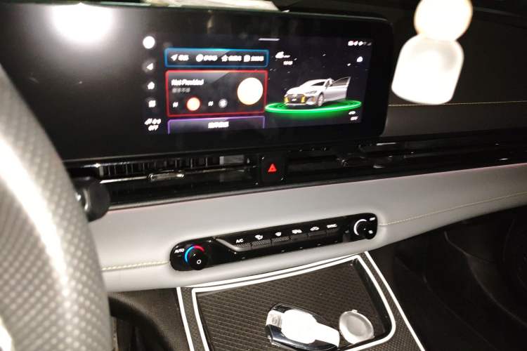 Used GAC Trumpchi EMPOW 2021 270T DCT J16 Version Audio And AC Panel