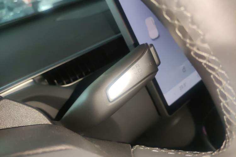 Used XPeng MONA M03 2024 620 with Ultra-Long Range Gear Lever