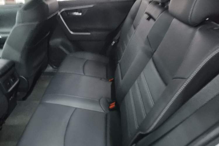 Used Toyota RAV4 2021 2.0L CVT Two-Wheel Drive Fashion PLUS Edition
