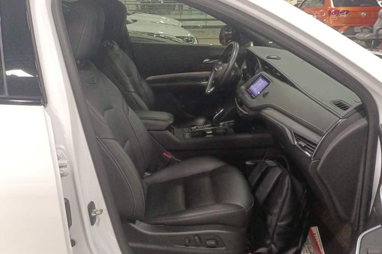 Used Cadillac XT4 2021 28T Two-Wheel Drive Leading Version
