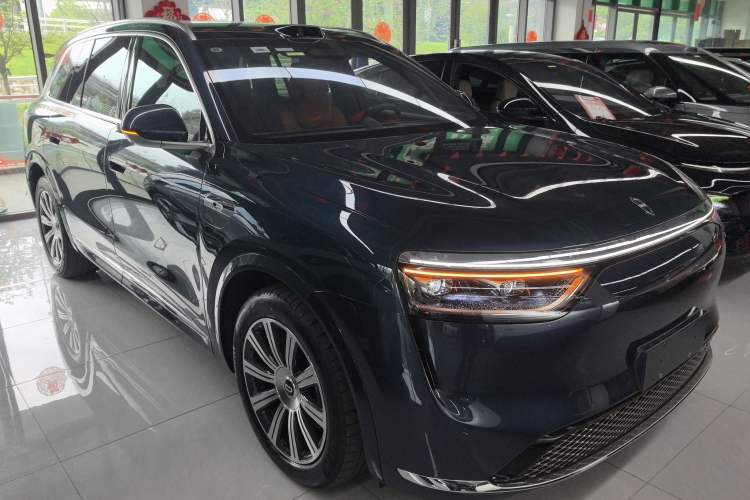 Used Hima AITO M8 2025 Model Pure Electric Max+ Six-Seat Four-Wheel-Drive Version Front Right 45 Deg