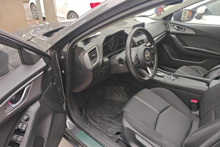 Used Mazda 3 Axela 2017 Sedan 1.5L Automatic Luxury Model Emission Standard China V Driver Seat