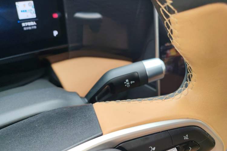 Used Geely Galaxy L7 2024 1.5T 115 km PLUS Dragon Edition Gear Lever