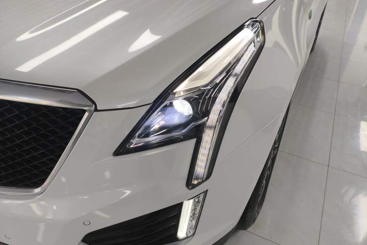 Used Cadillac XT5 2022 2.0T Four-Wheel Drive Luxury Version (Hummingbird Edition) Left Front Headlight