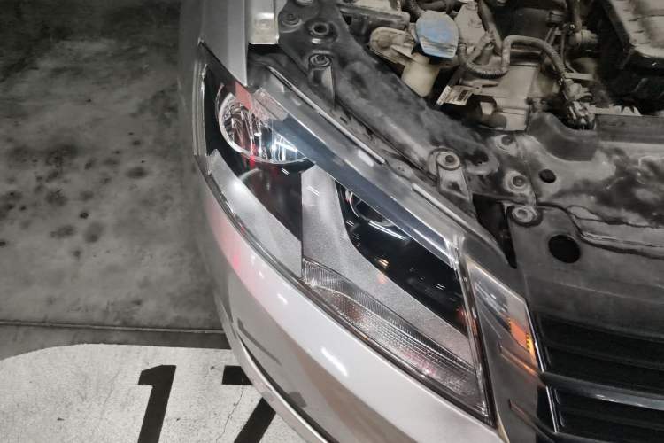 Used Volkswagen Lavida 2013 Revised Classic 1.6L Automatic Fashion Edition Right Front Headlight