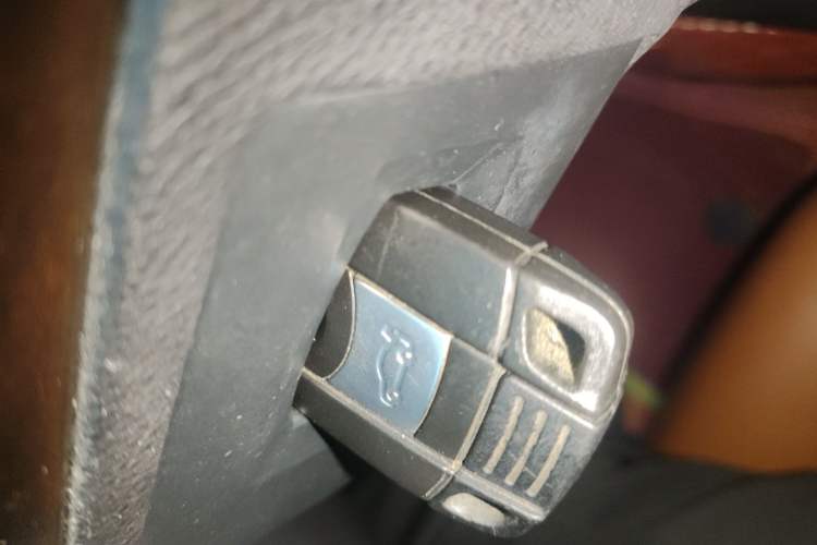 Used BMW 3 Series 2010 325i Sport Edition Vehicle Key