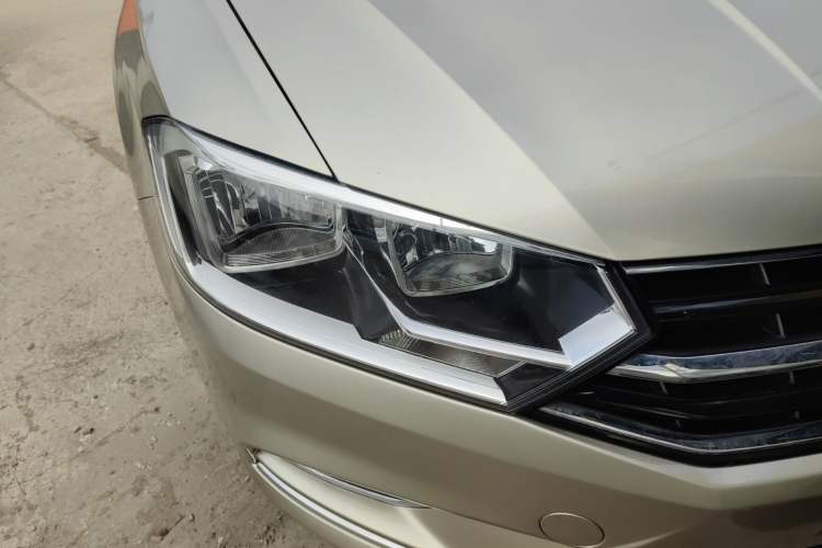 Used Volkswagen Bora 2016 1.6L Automatic Comfort Model Right Front Headlight