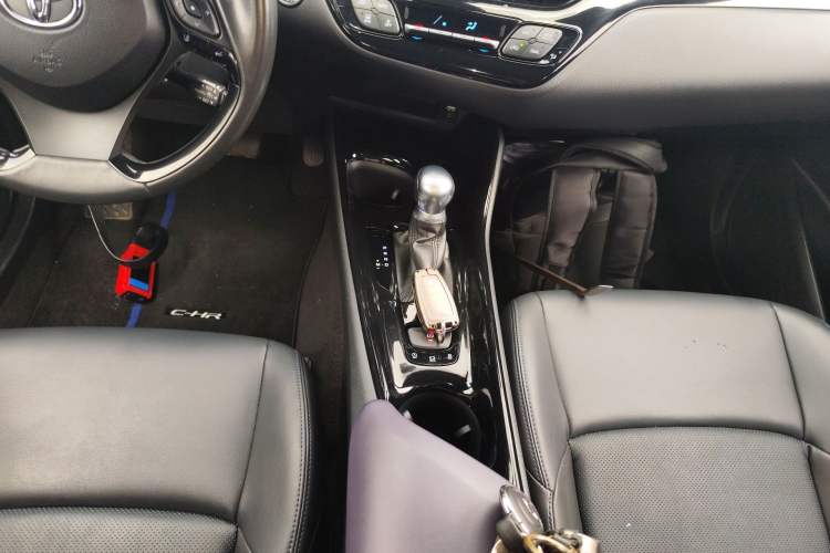 Used Toyota C-HR 2020 2.0L Luxury Edition Gear Lever