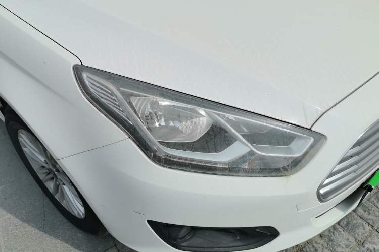 Used Ford Escort 2017 1.5L Automatic Comfort Model Right Front Headlight