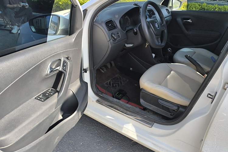 Used Volkswagen Polo 2014 1.4L Manual Fashion Edition Driver Seat