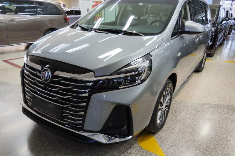 Used Buick GL8 2023 Land Executive Class Comfort Model