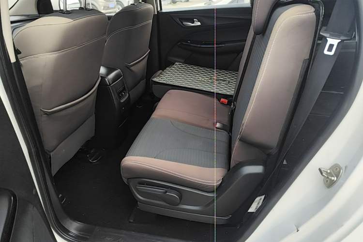 Used Baojun 730 2019 1.5T CVT Fashion Model 7 Seats China VI Emission Standard Left Rear Seat