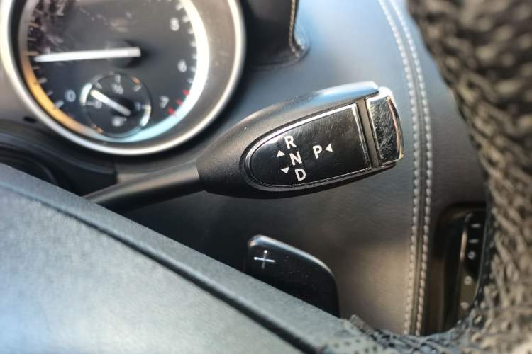Used Mercedes-Benz M-Class 2010 ML 350 4MATIC Luxury Model Gear Lever