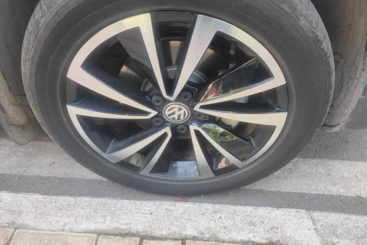 Used Volkswagen Tharu 2020 Revised Version 330TSI Four-Wheel Drive Flagship Edition China VI Right Front Wheel Hub