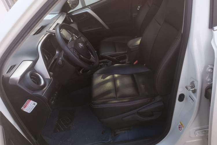 Used Toyota RAV4 2016 2.0L CVT Two-Wheel Drive Fashion Edition China V Standard Left Front Seat