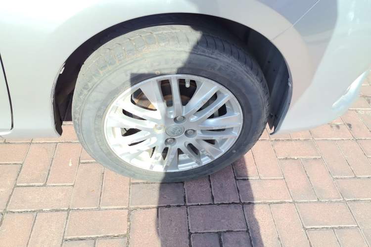 Used Toyota Vios 2014 1.3L Automatic Standard Edition Right Front Wheel Hub