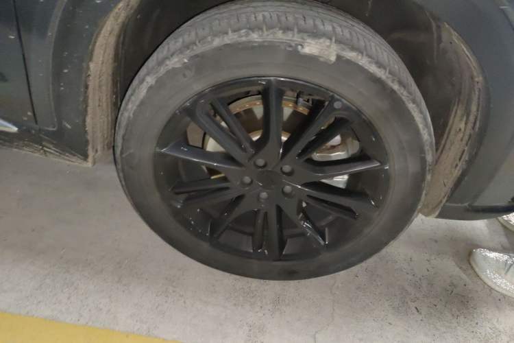 Used Geely Auto Monjaro New Energy 2021 ePro Lanxinger Pure Electric Range 56 km Right Front Wheel Hub