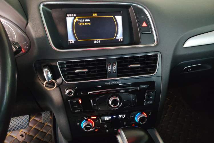 Used Audi Q5 2015 40 TFSI Technology Edition Audio And AC Panel